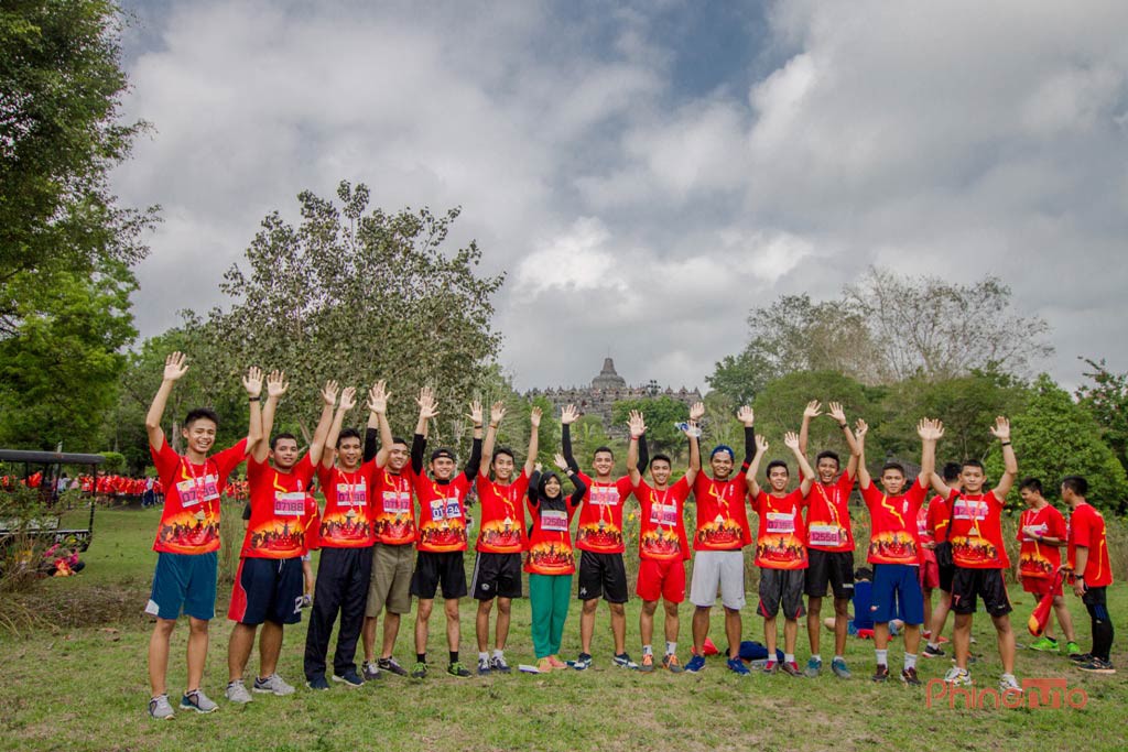 Enjoy menikmati Candi Borobudur setelah usai perlombaan