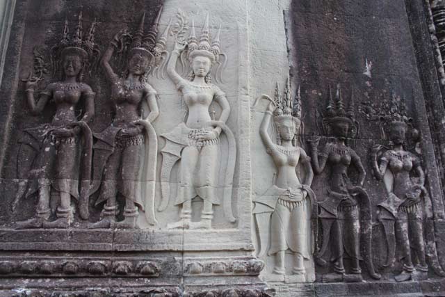 Relief Apsara di Angkor Wat