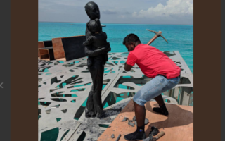 patung bawah laut maldives
