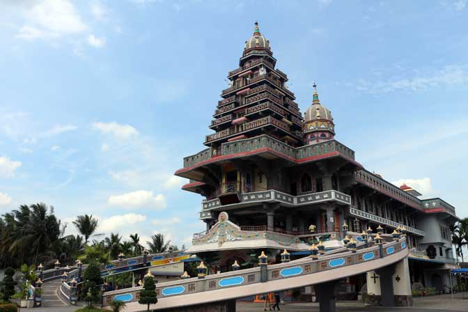 Memang ada satu pesan dari seseorang yang sudah saya nantikan √ 5 Gereja-Gereja Indah yang Ada di Indonesia