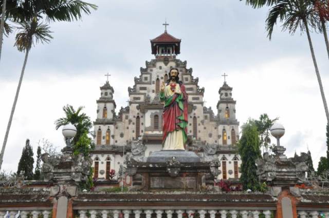 Memang ada satu pesan dari seseorang yang sudah saya nantikan √ 5 Gereja-Gereja Indah yang Ada di Indonesia