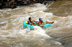 Pengalaman Pertama River Tubing di Semarang : Tak Terkatakan!