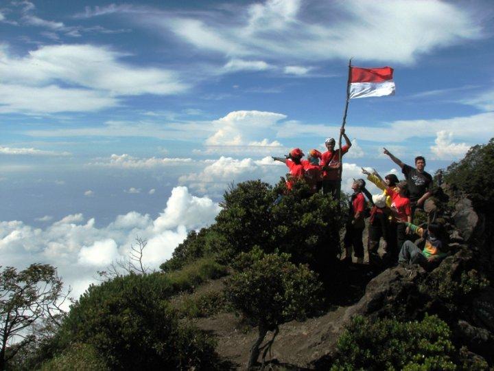 6 Gunung Di Jawa Barat Favorit Para Pendaki