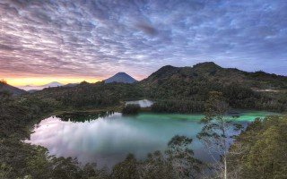 telaga warna dieng