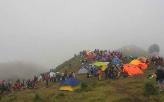 mendaki gunung