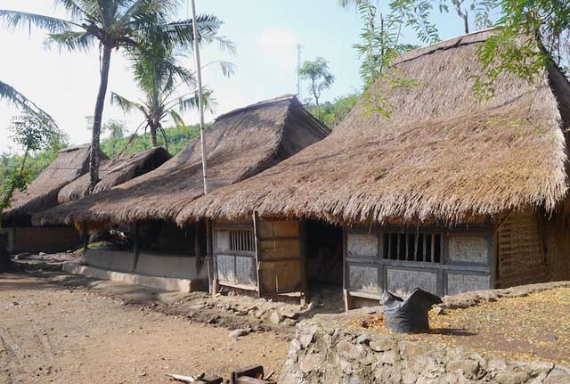 Rumah khas Suku Sasak