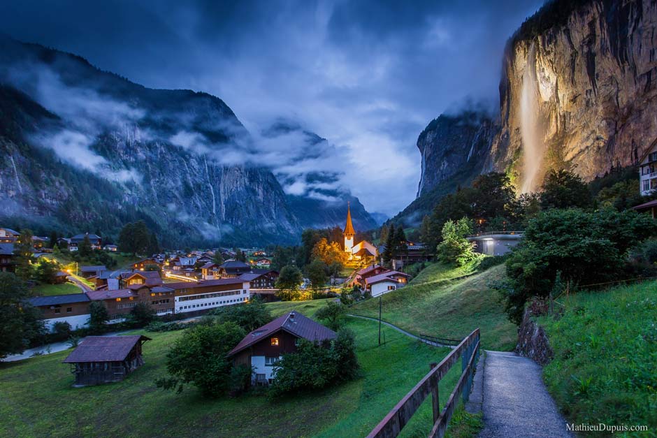 Lauterbrunnen Swiss Desa Dongeng Dikelilingi 72 Air  Terjun