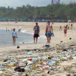 sampah pantai kuta