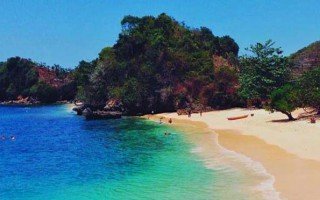 pantai-tiga-warna-malang