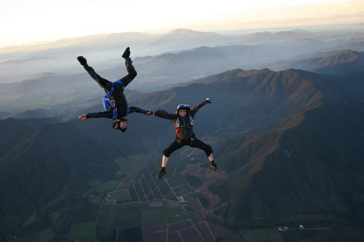 Skydiving skydive making city