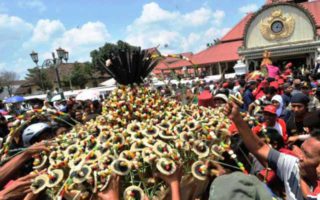 upacara tumplak wajik