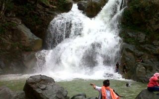 air terjun suhom