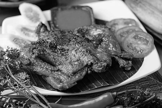 6. Hayo, ini olahan ayam atau bebek? Bisa tebak nama masakan ini?