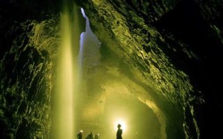 alasan mengapa kamu harus caving