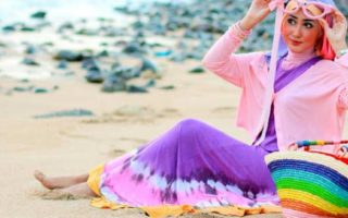 rekomendasi fashion yang cocok untuk ke pantai