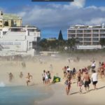 bandara dekat pantai