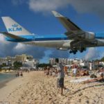 bandara dekat pantai