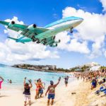 bandara dekat pantai