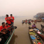 pasar apung di indonesia