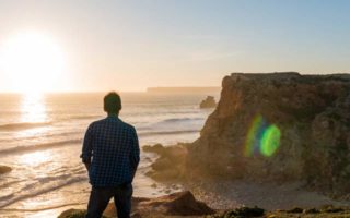 suka duka traveler usia 25