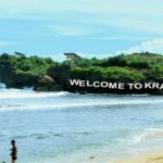 Air-laut-Pantai-Krakal-yang-begitu-jernih