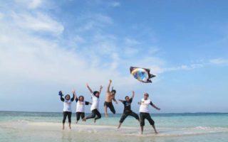 cara bikin foto dan cerita liburanmu populer