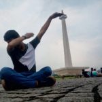 kumpulan foto kelucuan pengjunjung monas