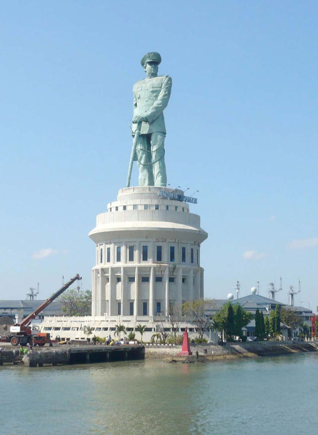 patung indonesia Patung Jalesveva Jayamahe