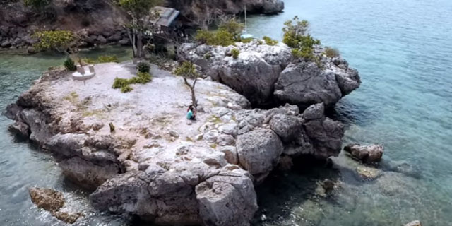 Pulau berpasir putih ini dimana coba? Bisa tebak?