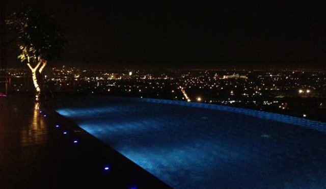 hotel dengan jacuzzi