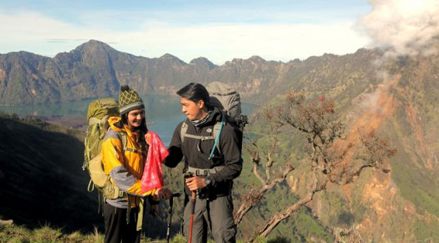 Yang satu ini bertempat di Gunung Rinjani. Asing-kah sama film satu ini?