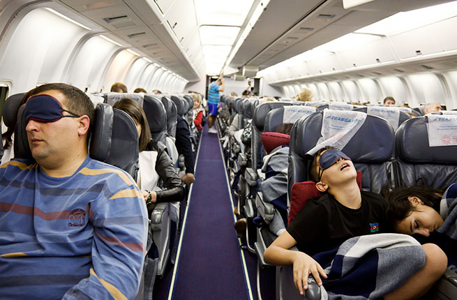 cara tidur di pesawat
