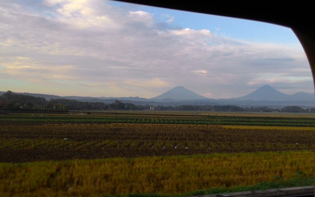pegunungan dan sawah