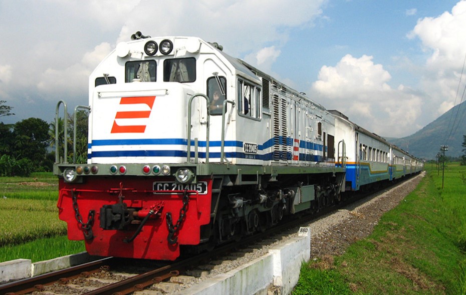 Perbedaan Kereta  Api  Indonesia Dulu dan Kini