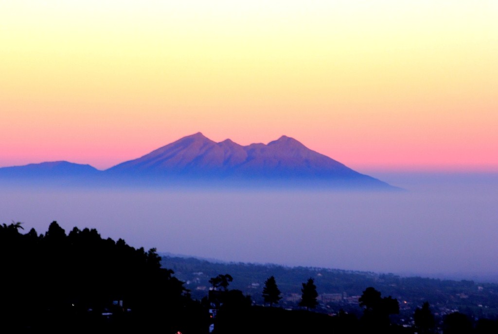 Misteri 5 Gunung di Jawa Barat yang Membuat Bulu Kuduk 