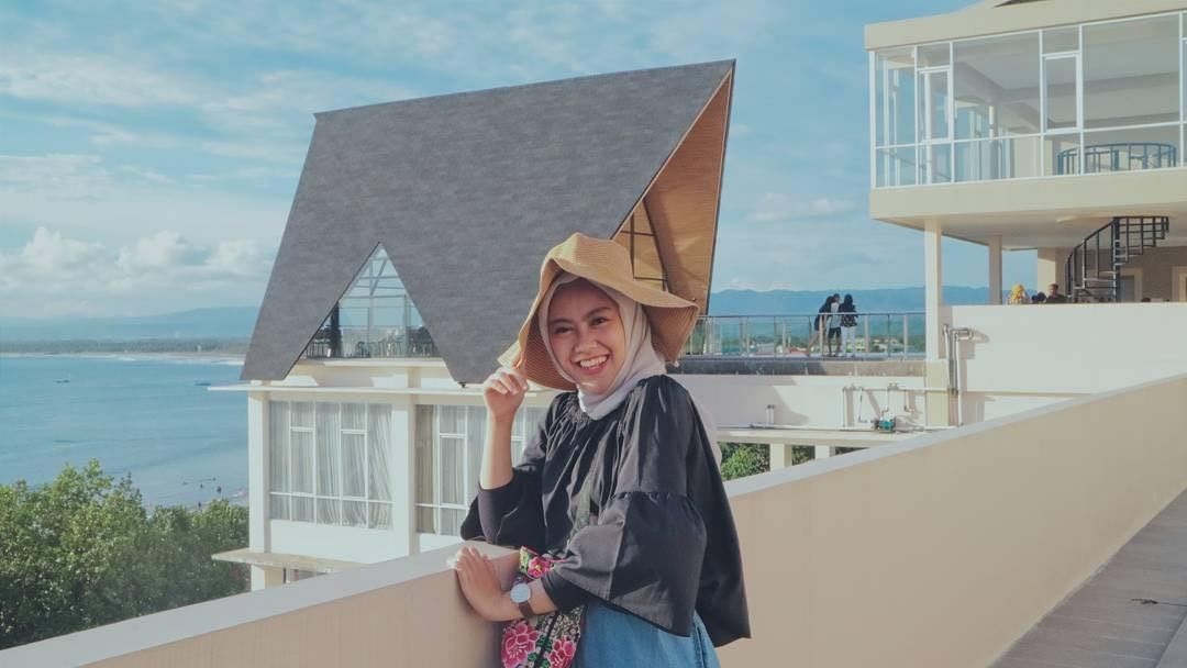 Laut Biru Resort Hotel Di Pangandaran Yang Sedang Hits Di Instagram