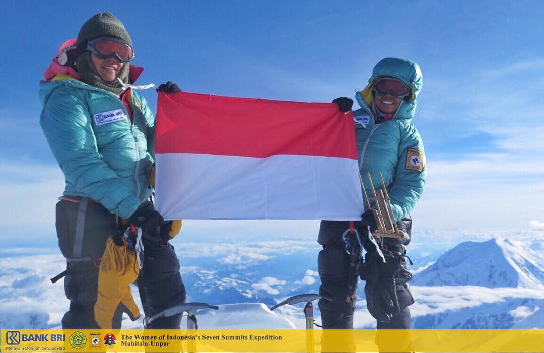 seven summiters dunia pertama dari Indonesia