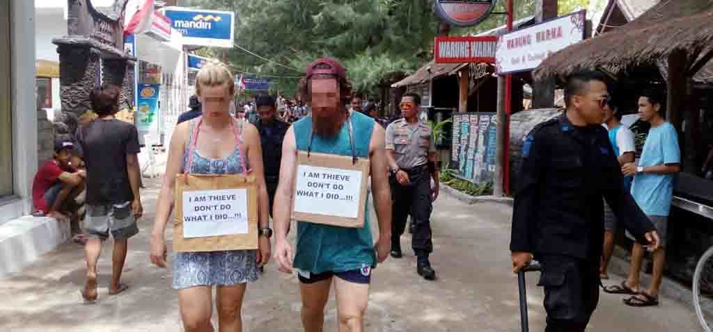 bule kehabisan ongkos