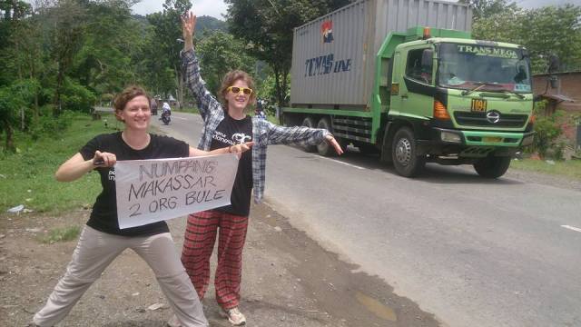 bule kehabisan ongkos