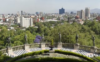 kontes patung soekarno di meksiko