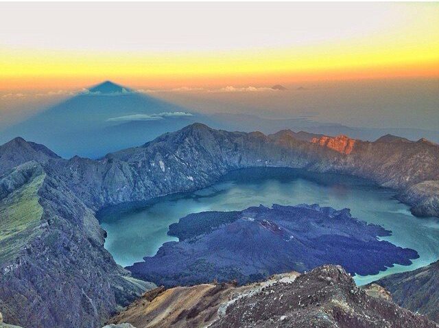 sunrise gunung di indonesia