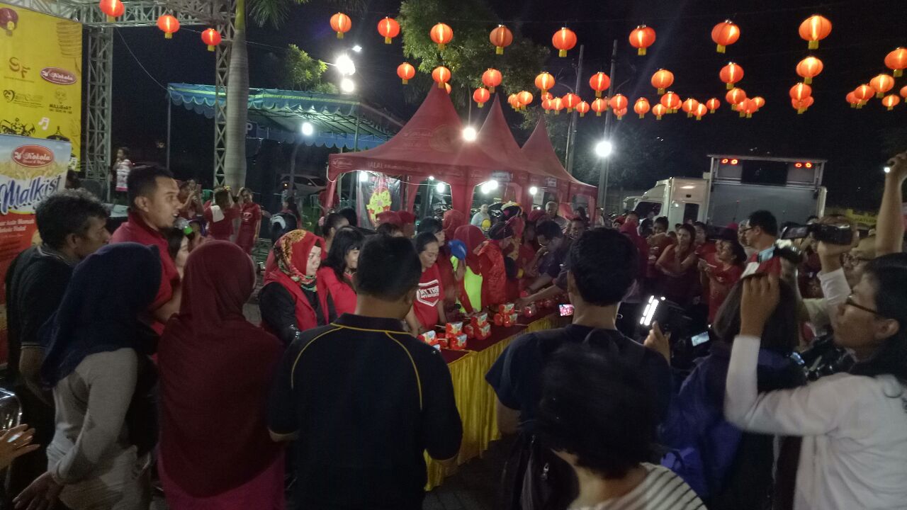 Pesta rakyat cap go meh di Surabaya