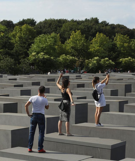 Syahrini di Holocaust Berlin