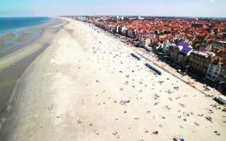 pantai malo le bains dalam film dunkirk