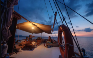 host kapal unik air bnb bali