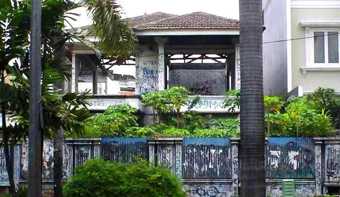 Rumah angker di Indonesia