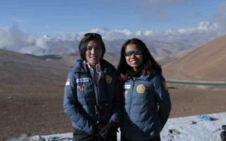 dua pendaki wanita indonesia