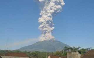 gunung merapi erupsi