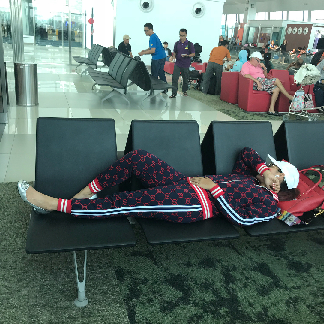 inul tidur di bandara