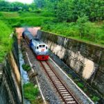 terowongan kereta api dengan pemandangan indah 6